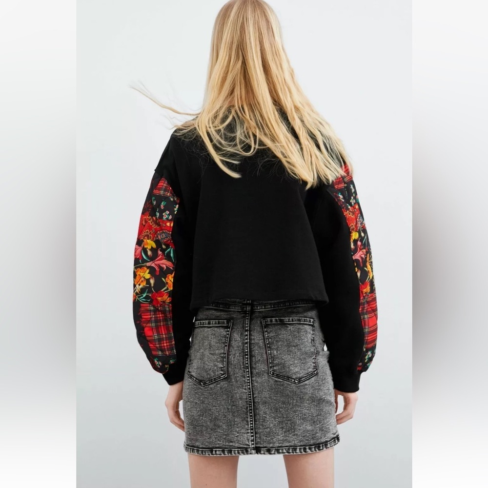 (N3) ZARA Cropped sweatshirt with patches size M - Picture 3 of 13